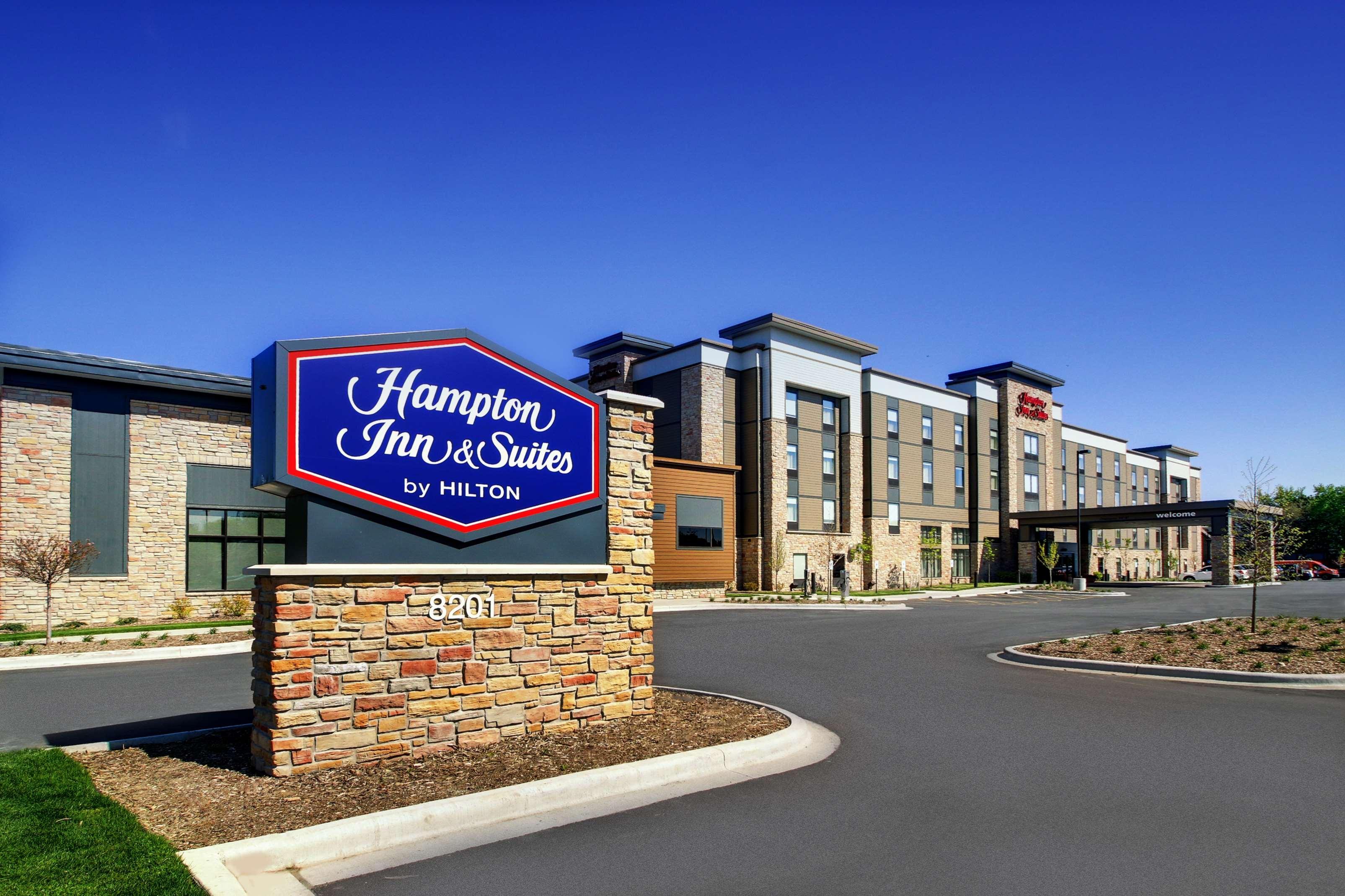 Hampton Inn & Suites Milwaukee West Вест-Алліс Екстер'єр фото