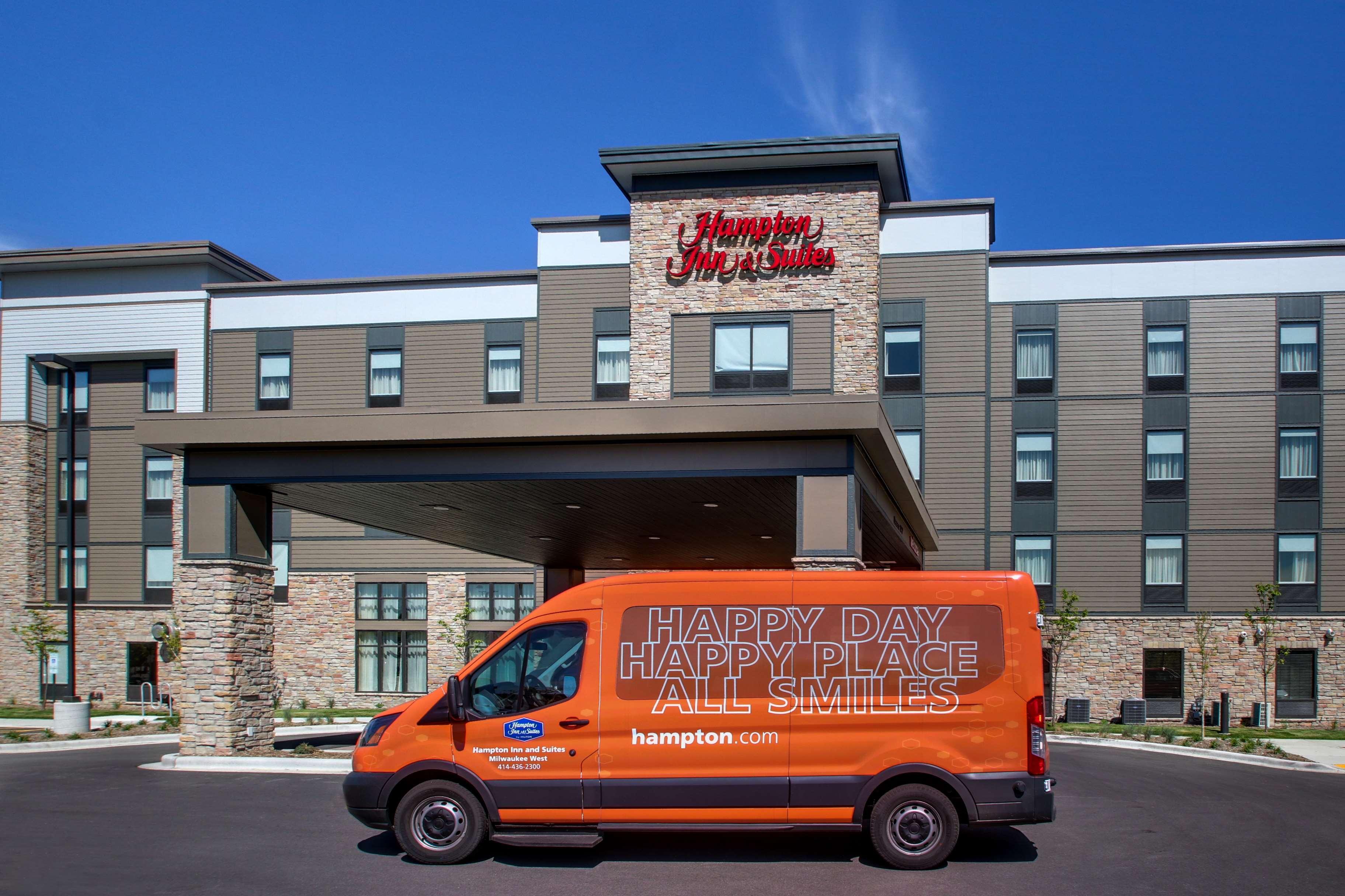 Hampton Inn & Suites Milwaukee West Вест-Алліс Екстер'єр фото