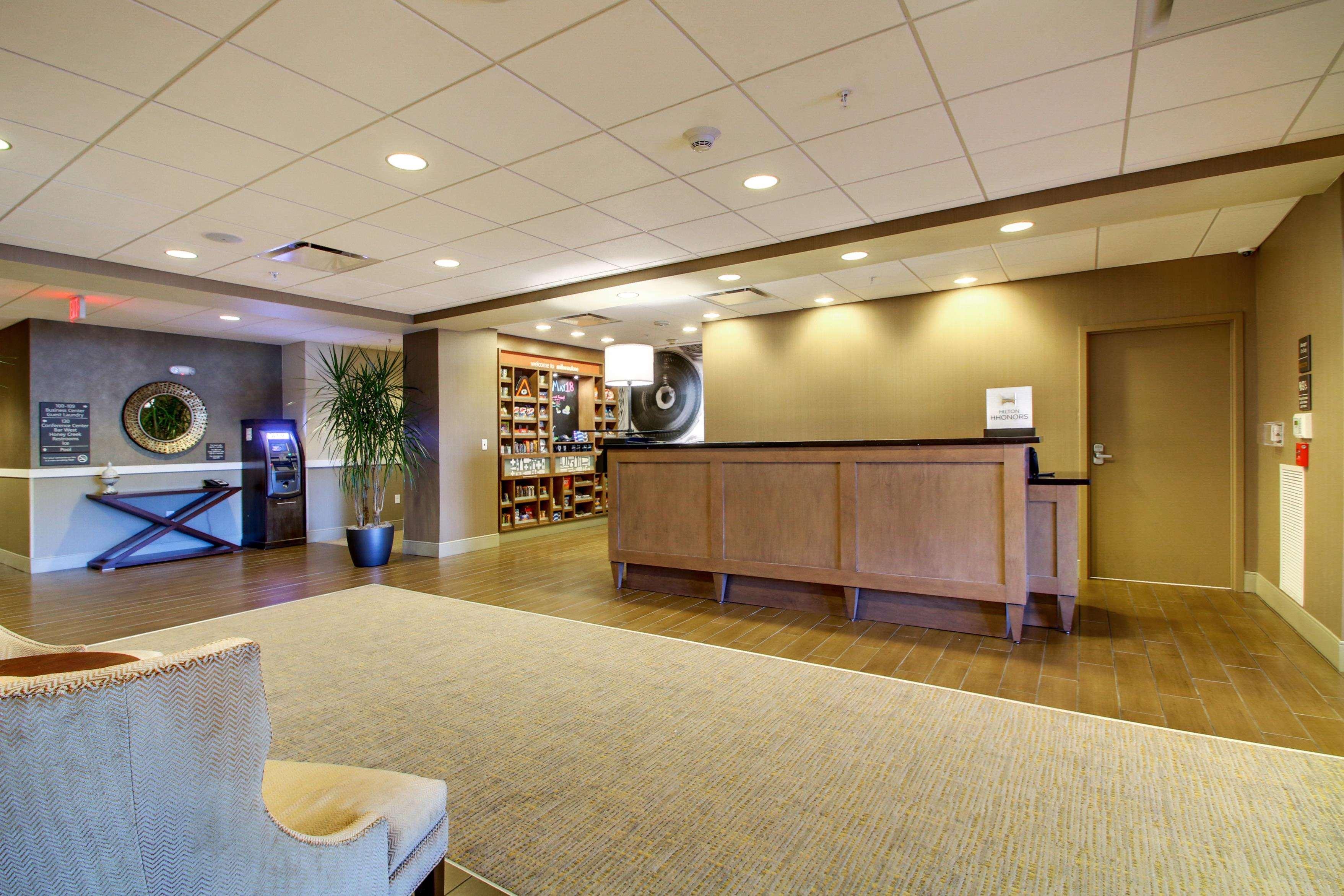 Hampton Inn & Suites Milwaukee West Вест-Алліс Екстер'єр фото